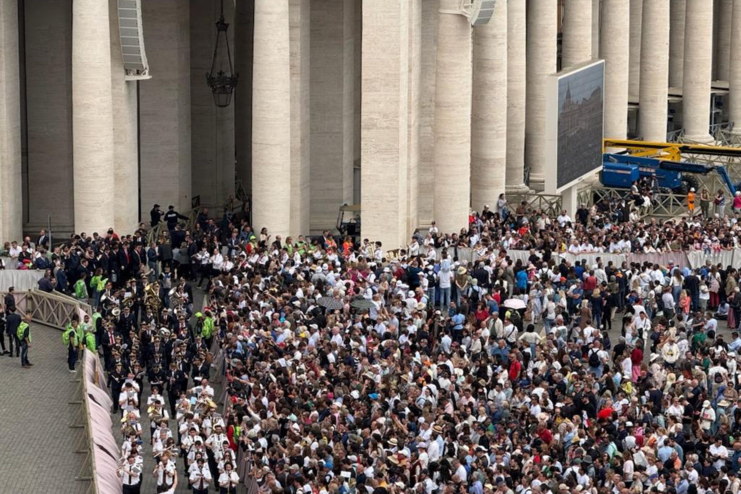 Crowds outside St. Peter’s Basilica before Pope Leo XIV’s first Regina Coeli